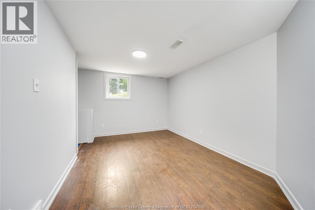 2914 WYANDOTTE STREET - 31