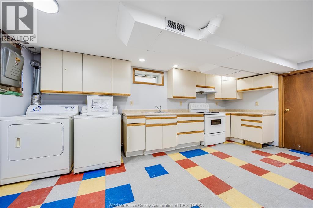 2914 WYANDOTTE STREET - 37