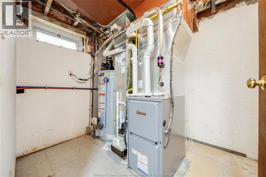 2914 WYANDOTTE STREET - 38
