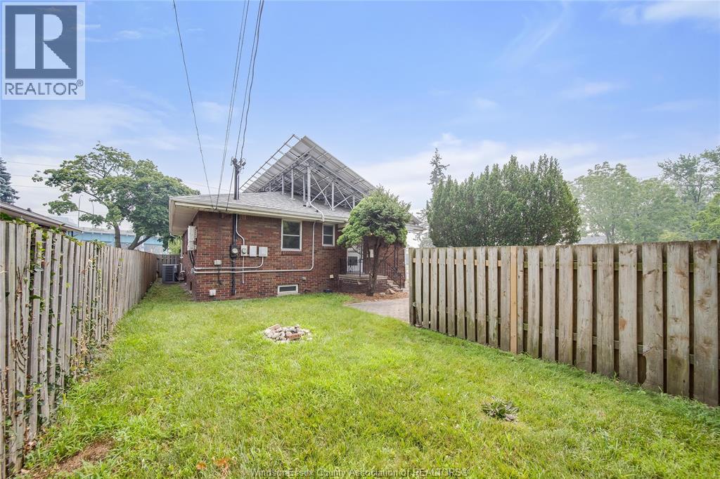 2914 WYANDOTTE STREET - 44
