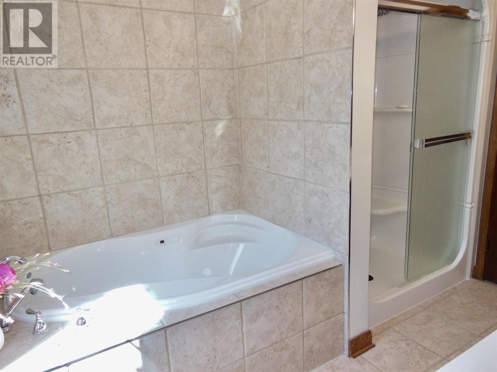 471 MacDonald AVE - 46