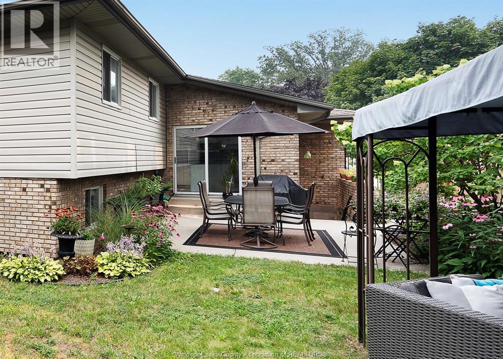 1292 Kenwick Way - 32