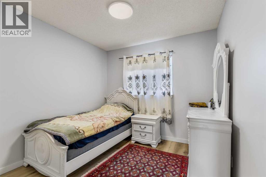3806 Catalina Boulevard NE - 26