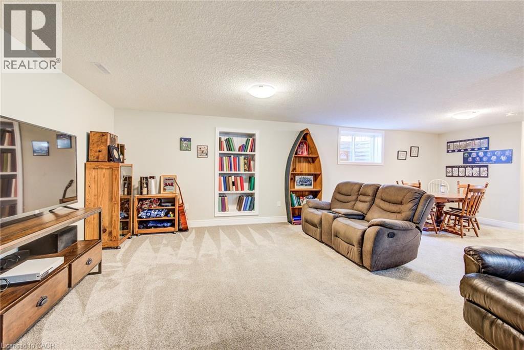 42 GELLERT Drive - 42