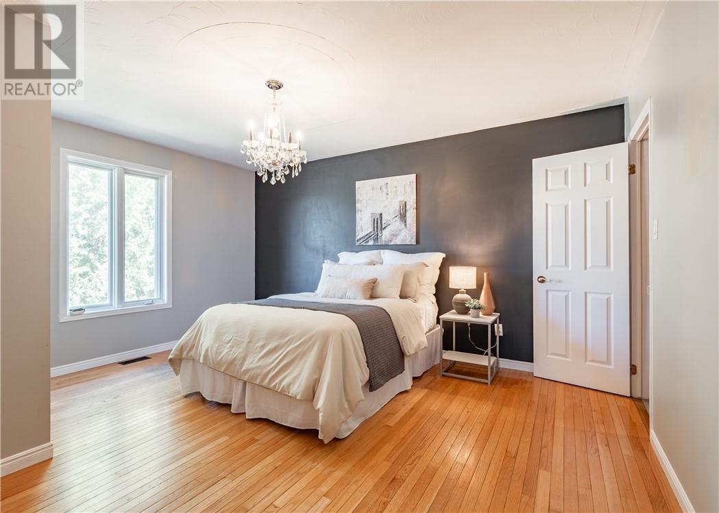 4595 St. Therese Street - 10