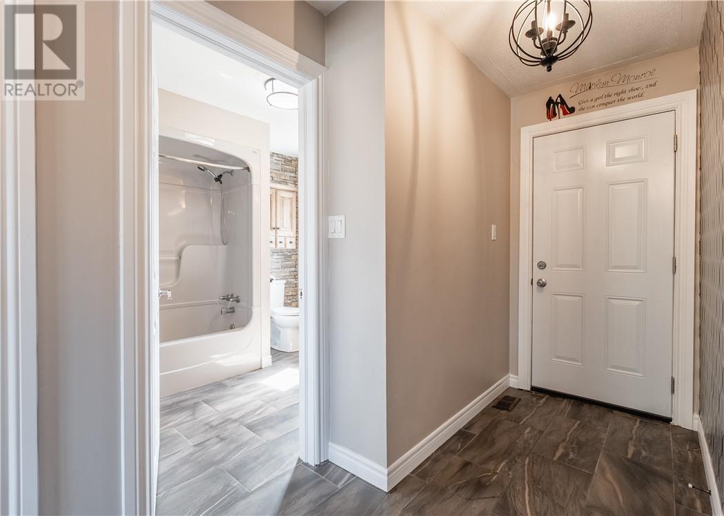 4595 St. Therese Street - 14