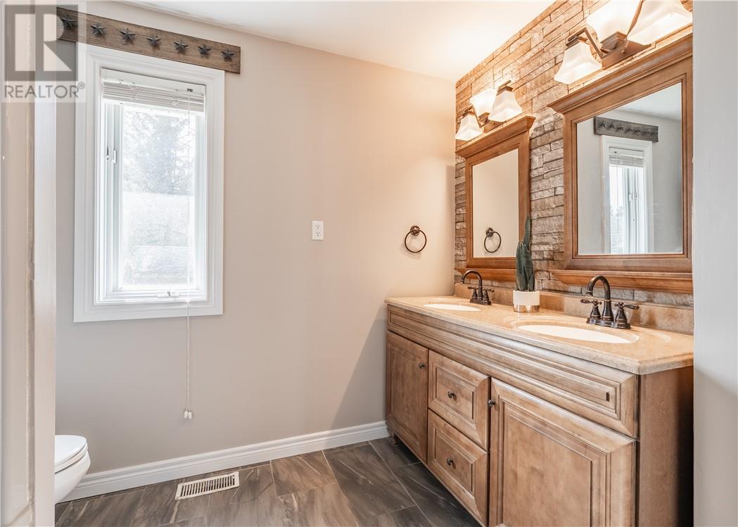 4595 St. Therese Street - 16