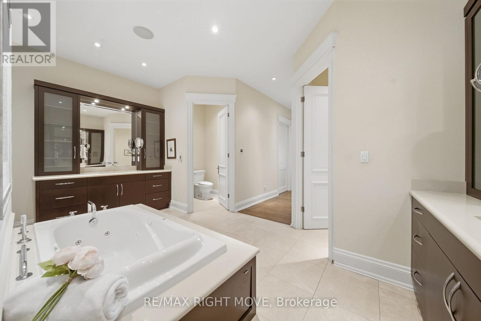 28 MAPLE DRIVE - 22