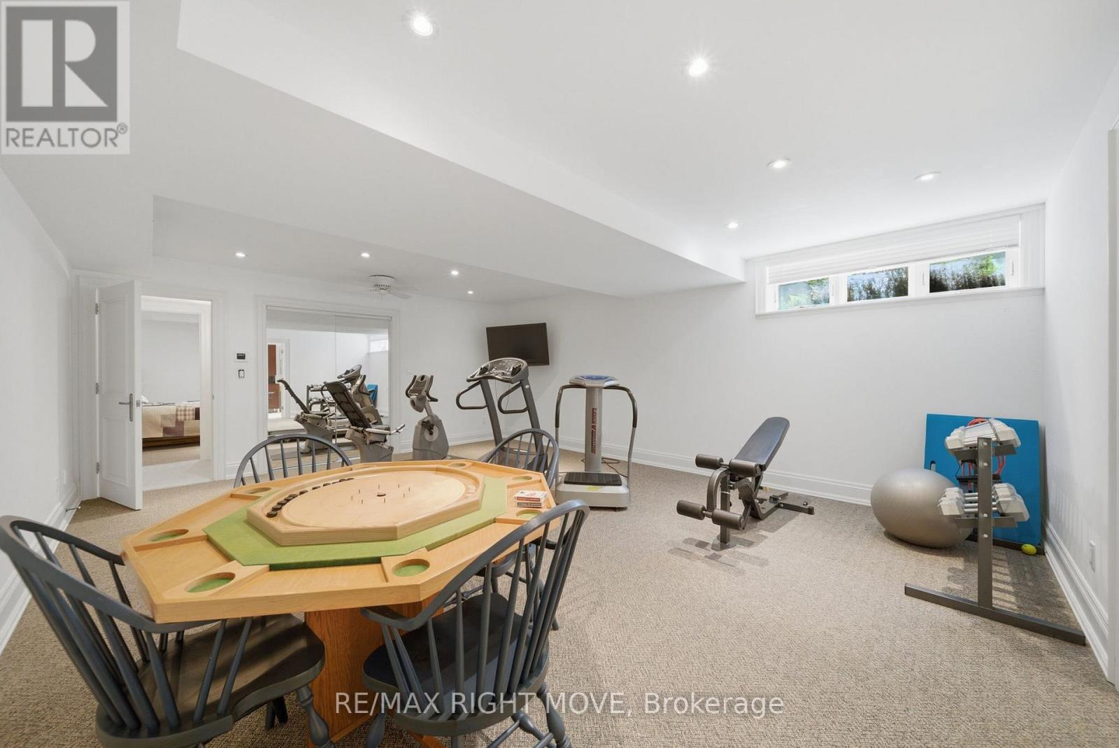 28 MAPLE DRIVE - 38