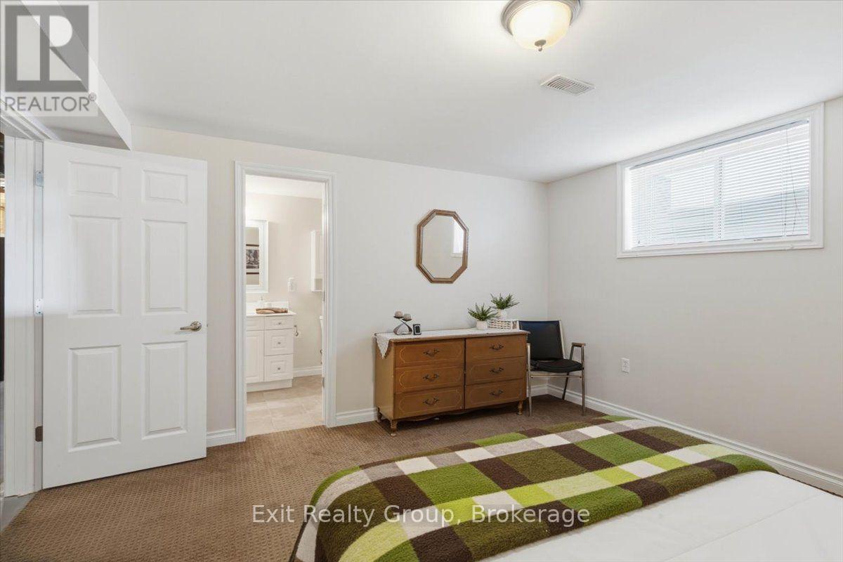 267 RAGLAN STREET - 33