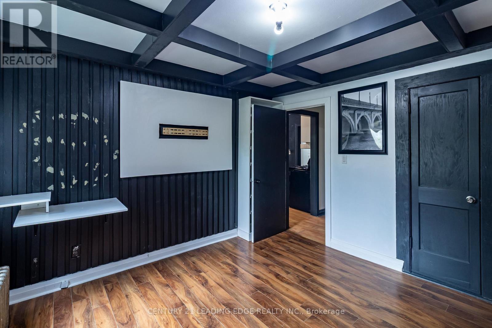 223 MAIN STREET W - 10
