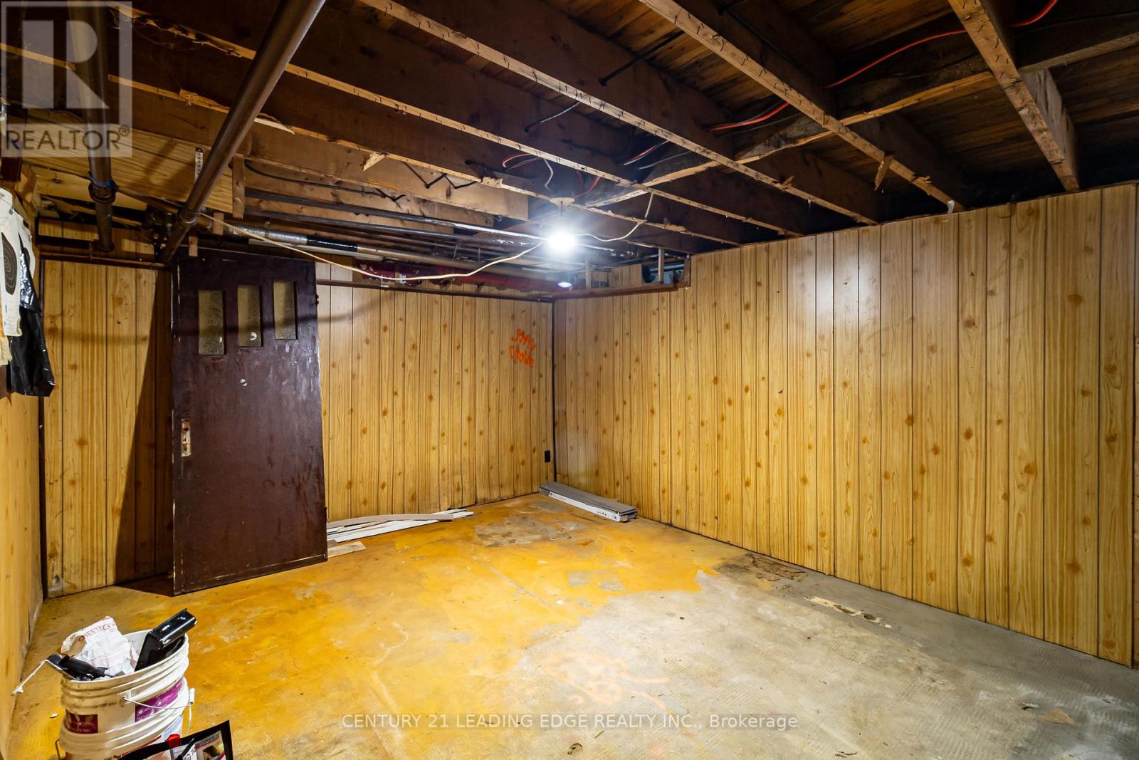 223 MAIN STREET W - 13