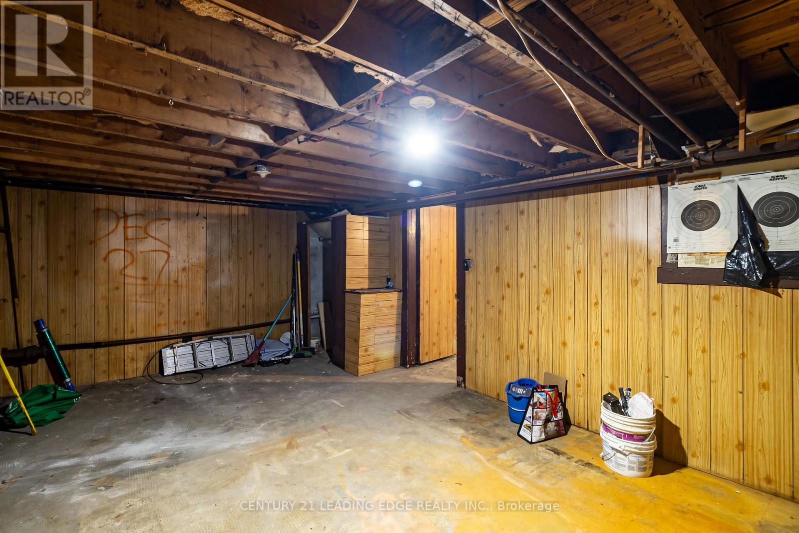223 MAIN STREET W - 14