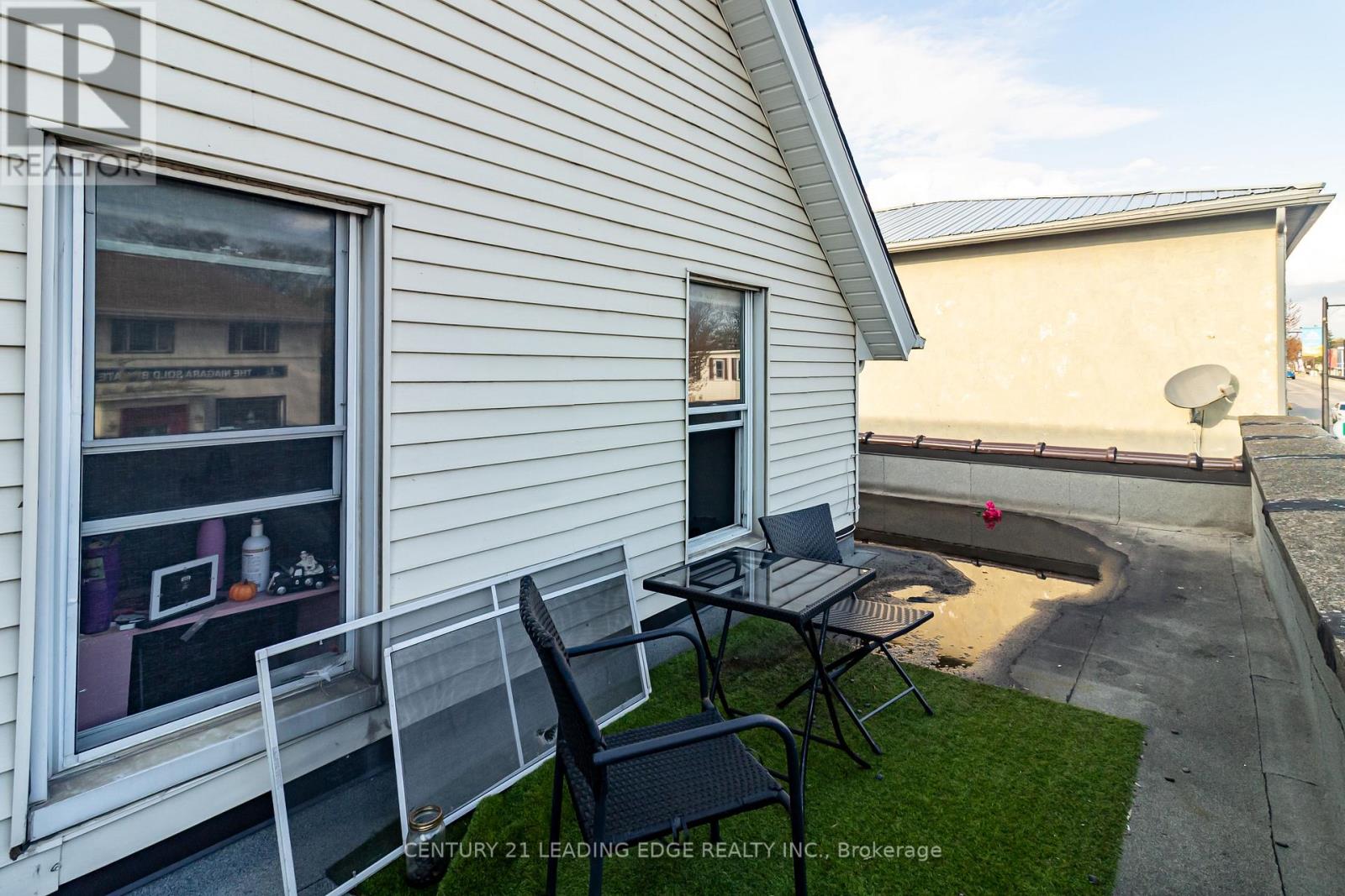 223 MAIN STREET W - 33
