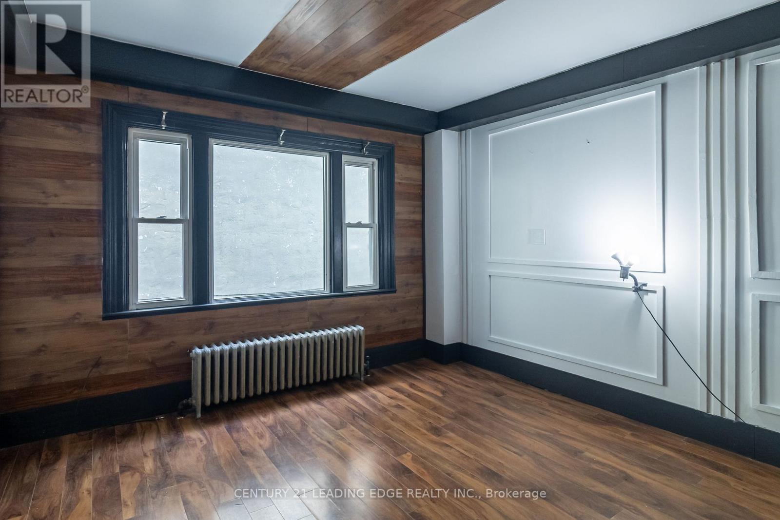 223 MAIN STREET W - 5