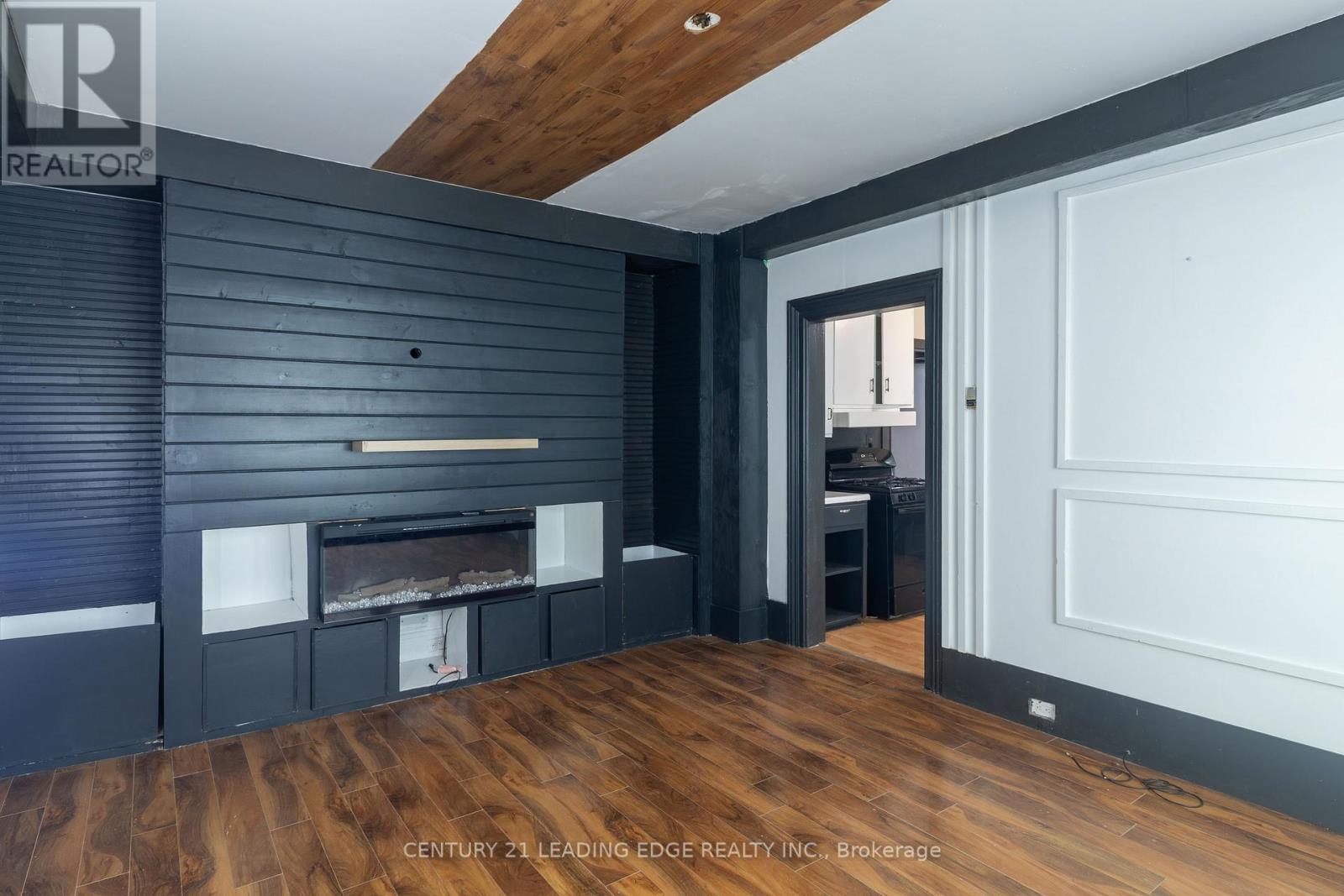 223 MAIN STREET W - 6