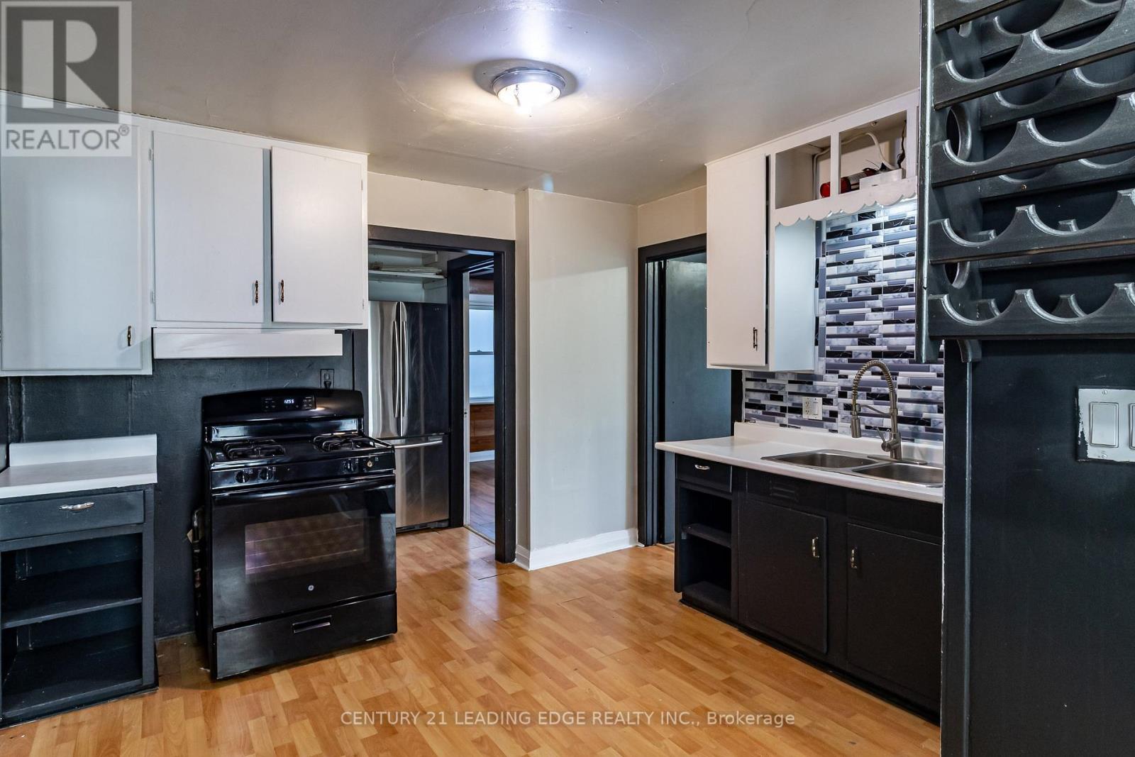 223 MAIN STREET W - 7