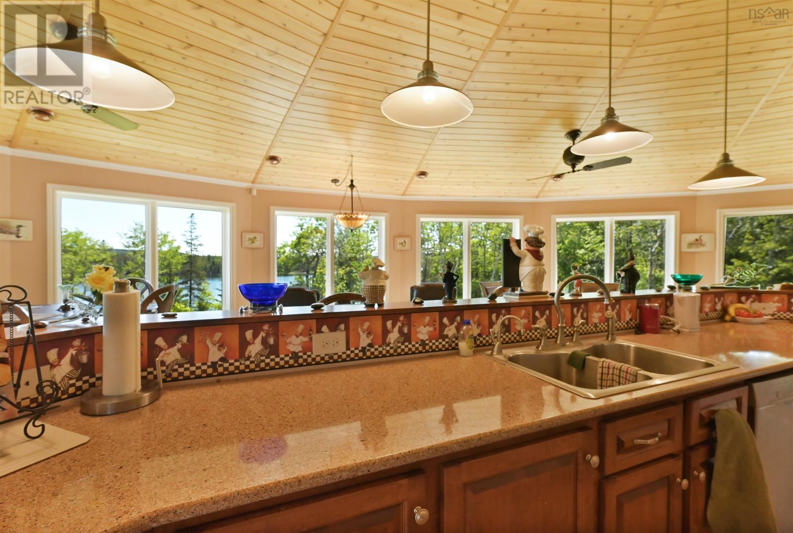 458 Maple Drive - Image 15