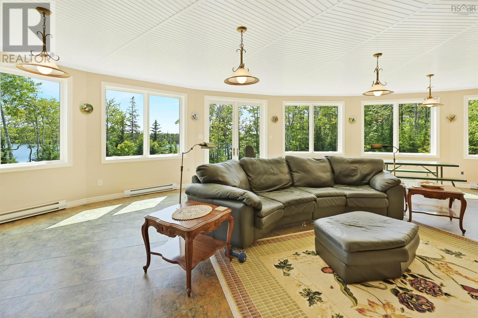 458 Maple Drive - Image 33