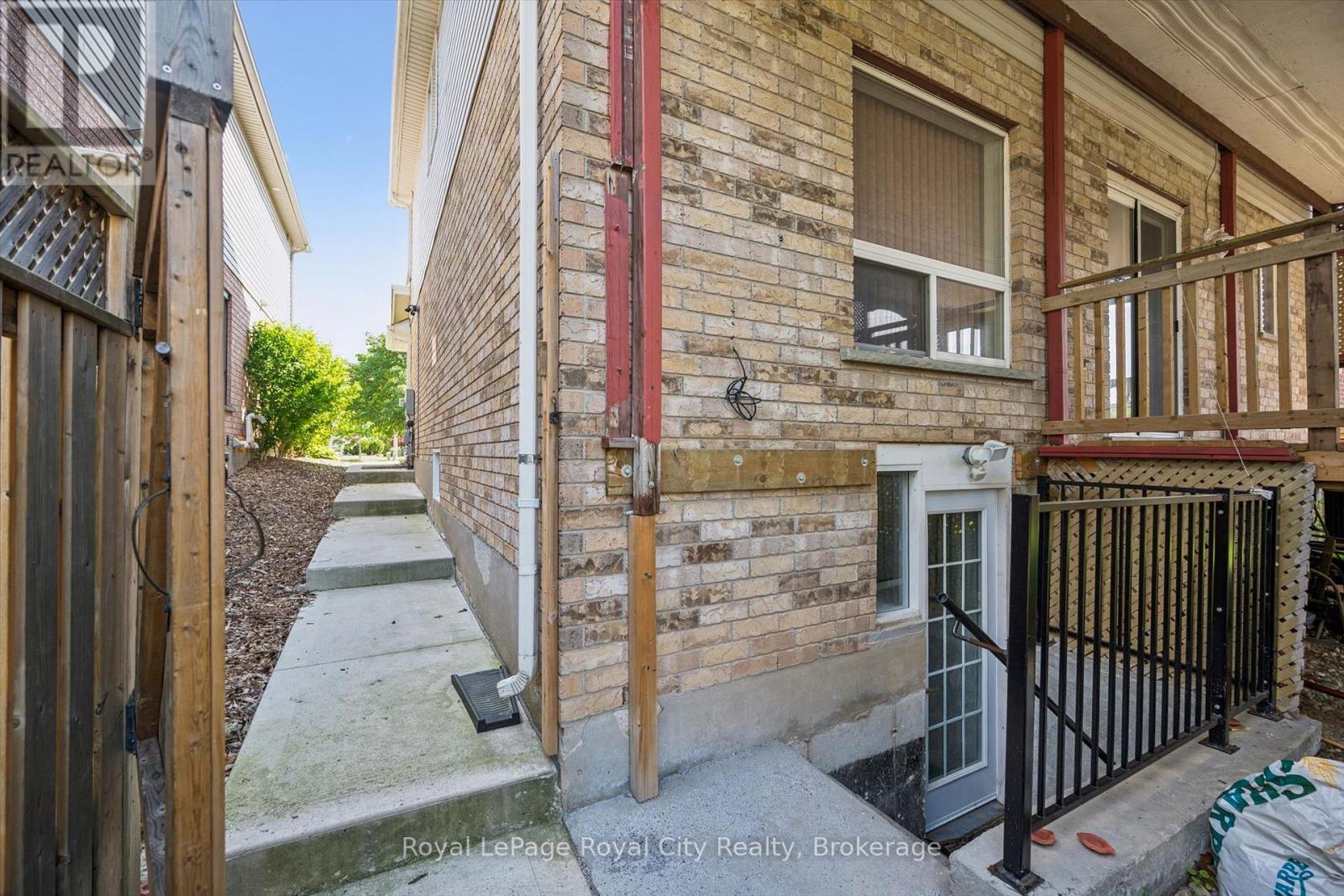 64 MILSON CRESCENT - 42