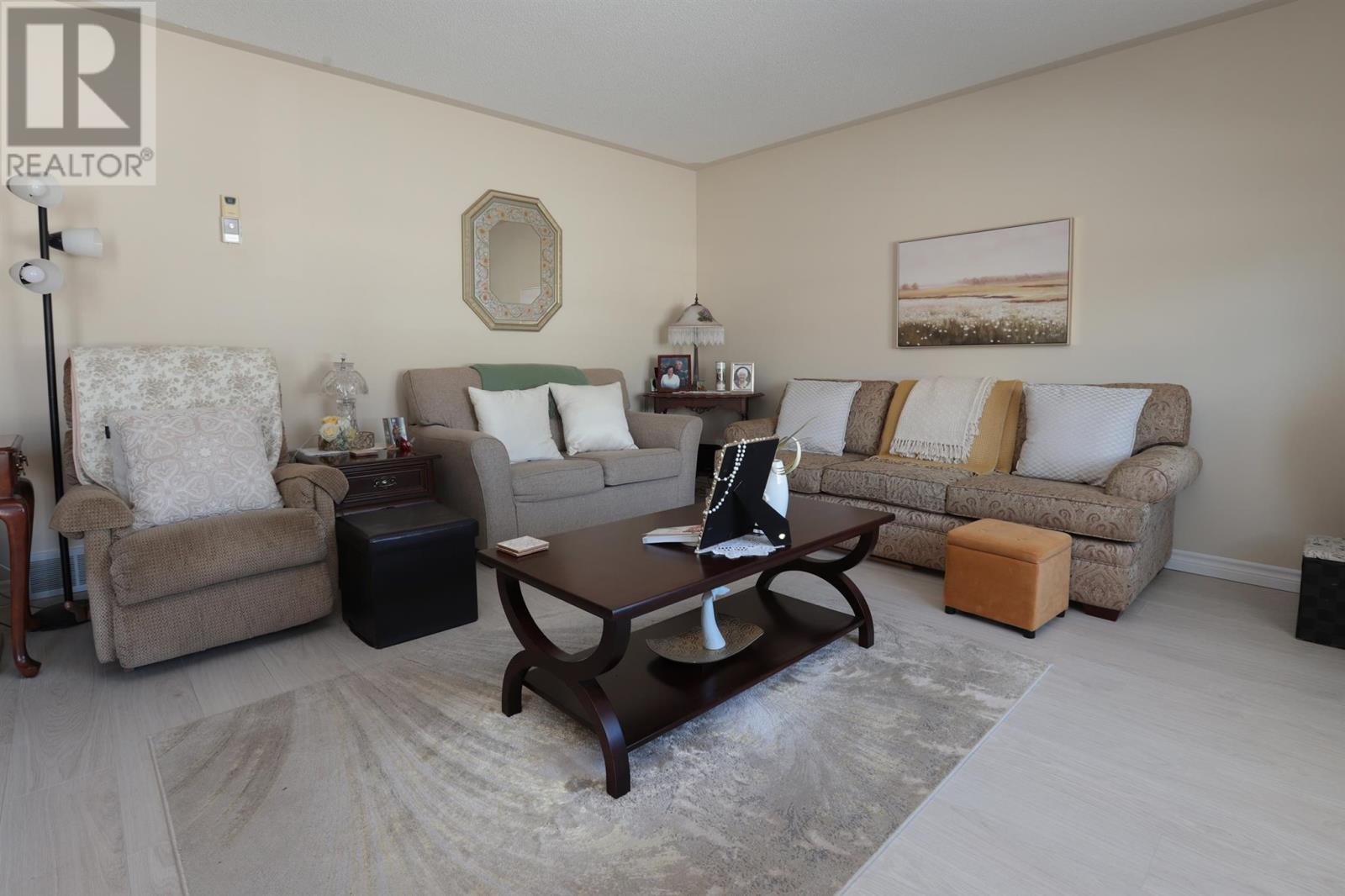 1015 Lake ST - 10