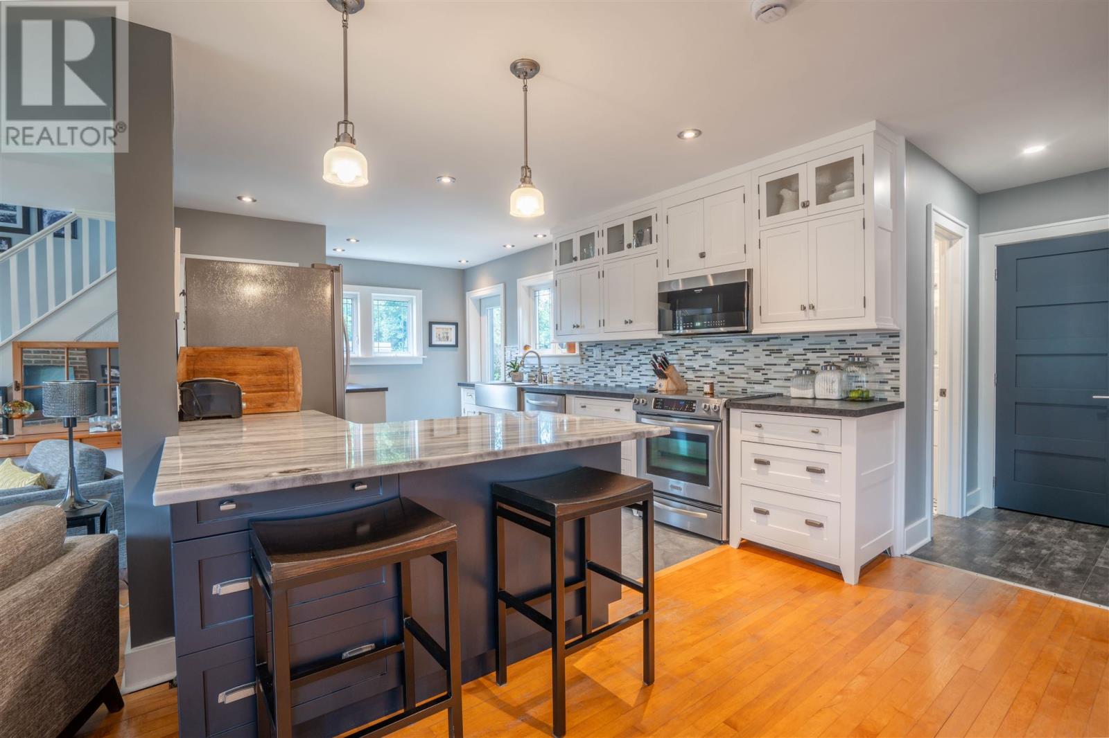 71 Summit AVE - 11