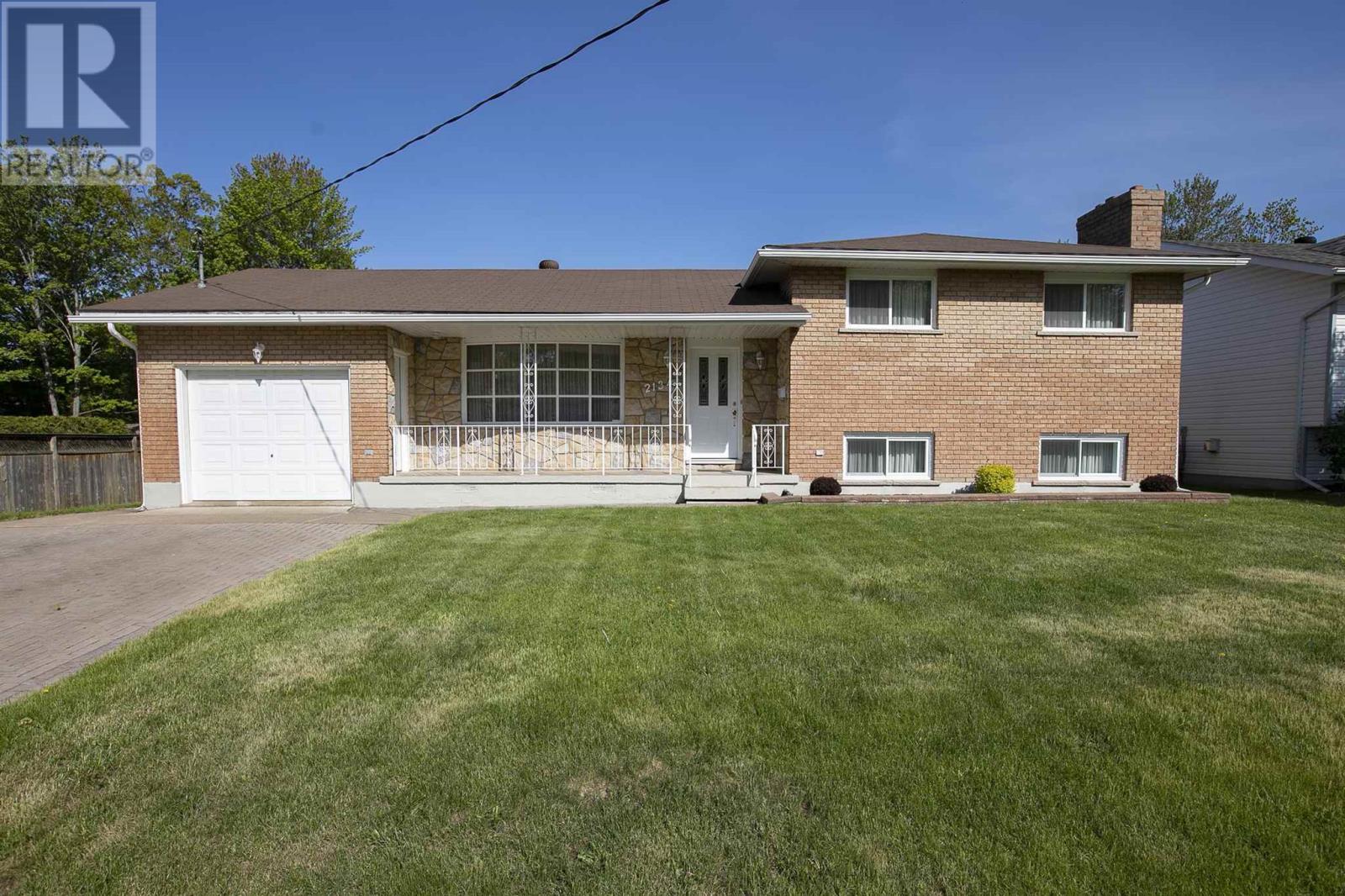 2134 Queen ST - 1
