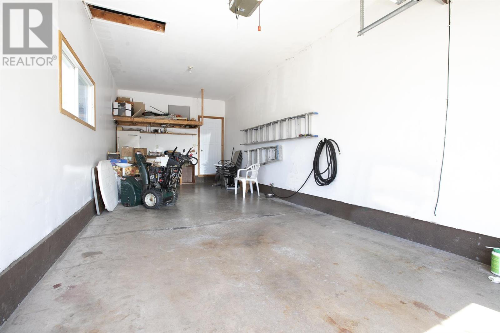 2134 Queen ST - 10