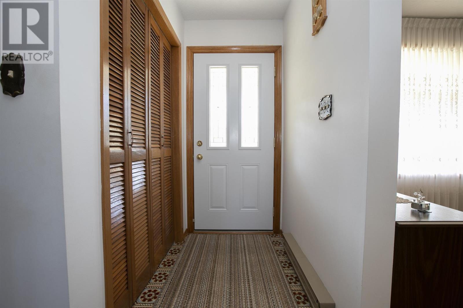2134 Queen ST - 13
