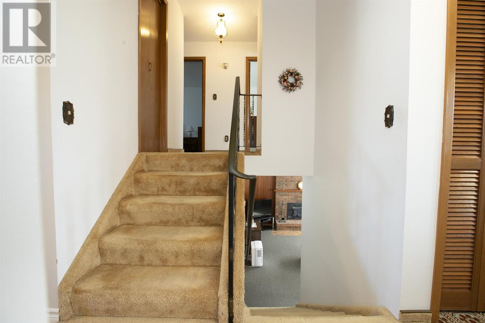 2134 Queen ST - 14