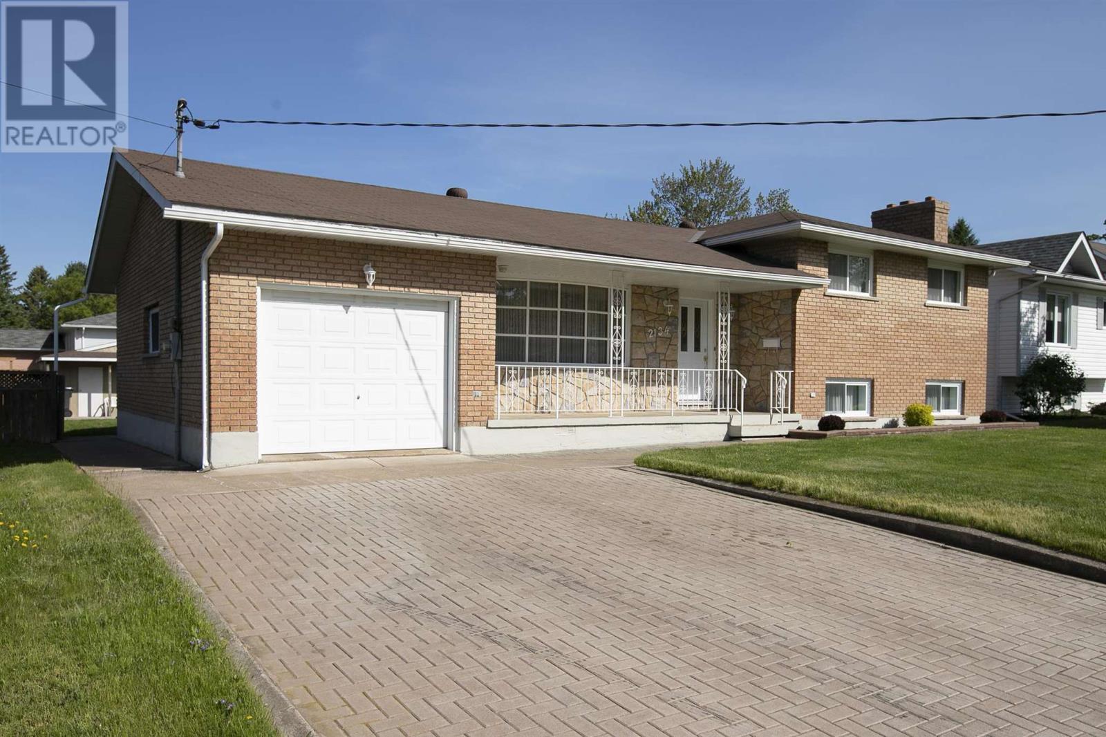 2134 Queen ST - 2