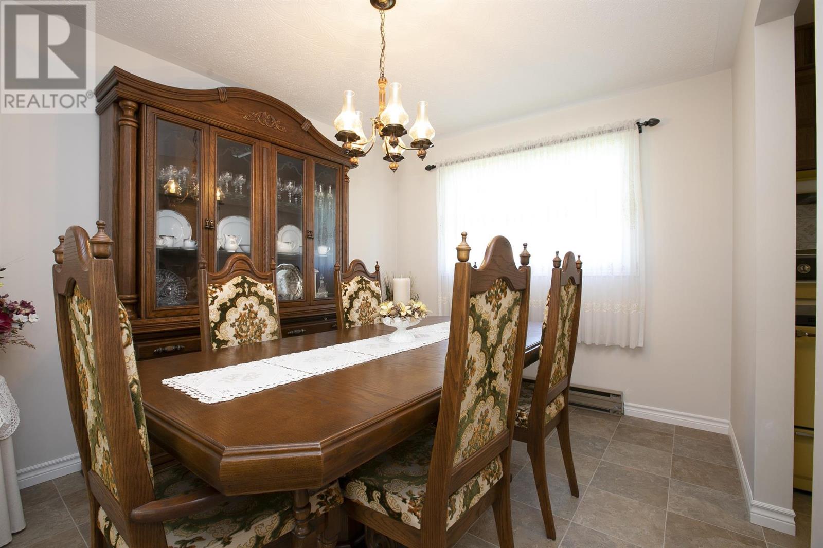 2134 Queen ST - 21