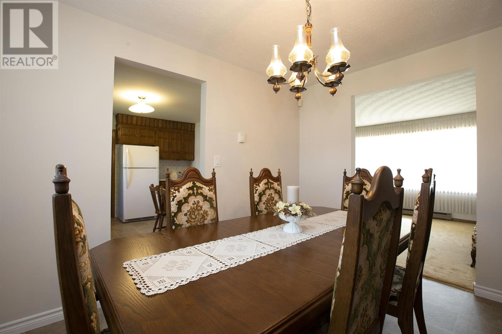 2134 Queen ST - 23