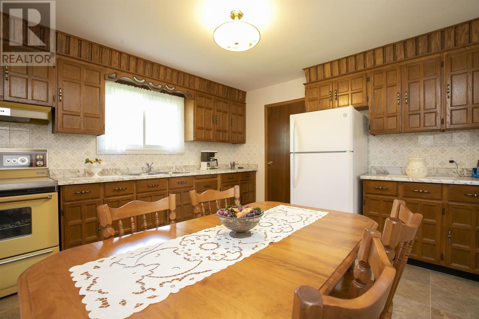 2134 Queen ST - 27
