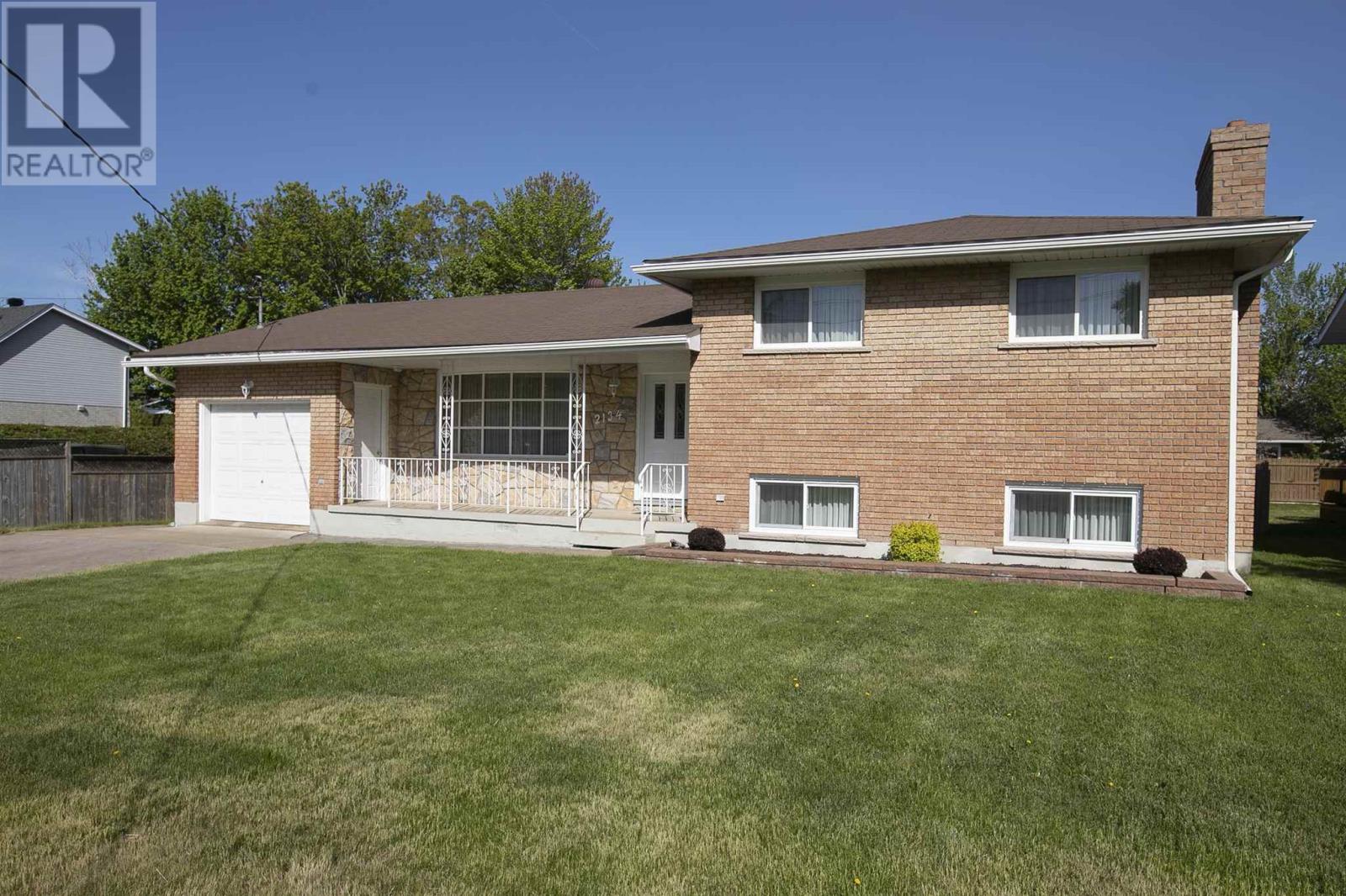 2134 Queen ST - 3