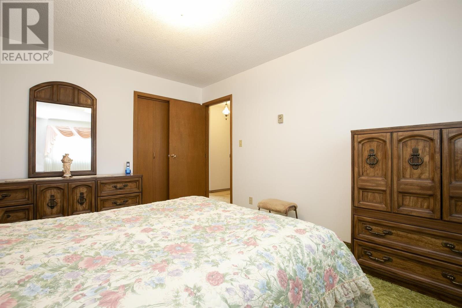 2134 Queen ST - 31