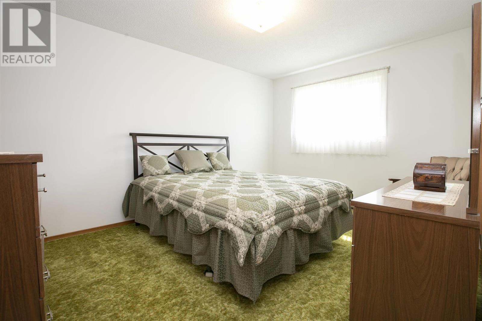 2134 Queen ST - 32