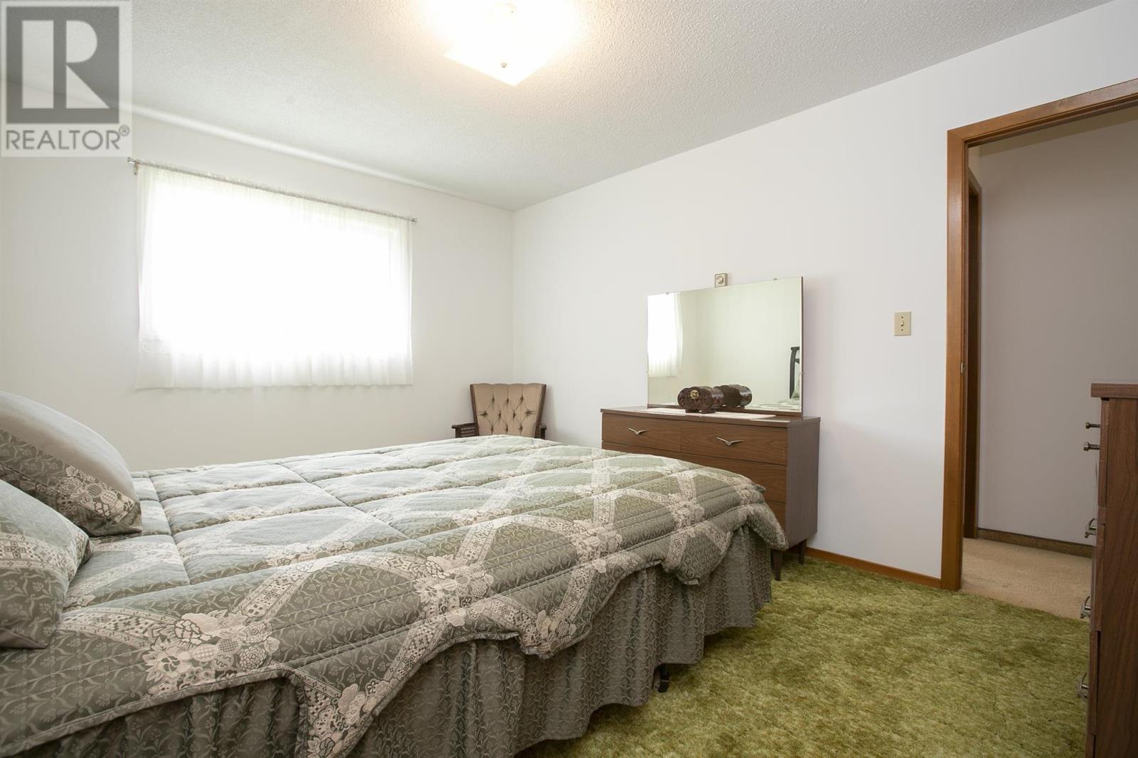 2134 Queen ST - 33
