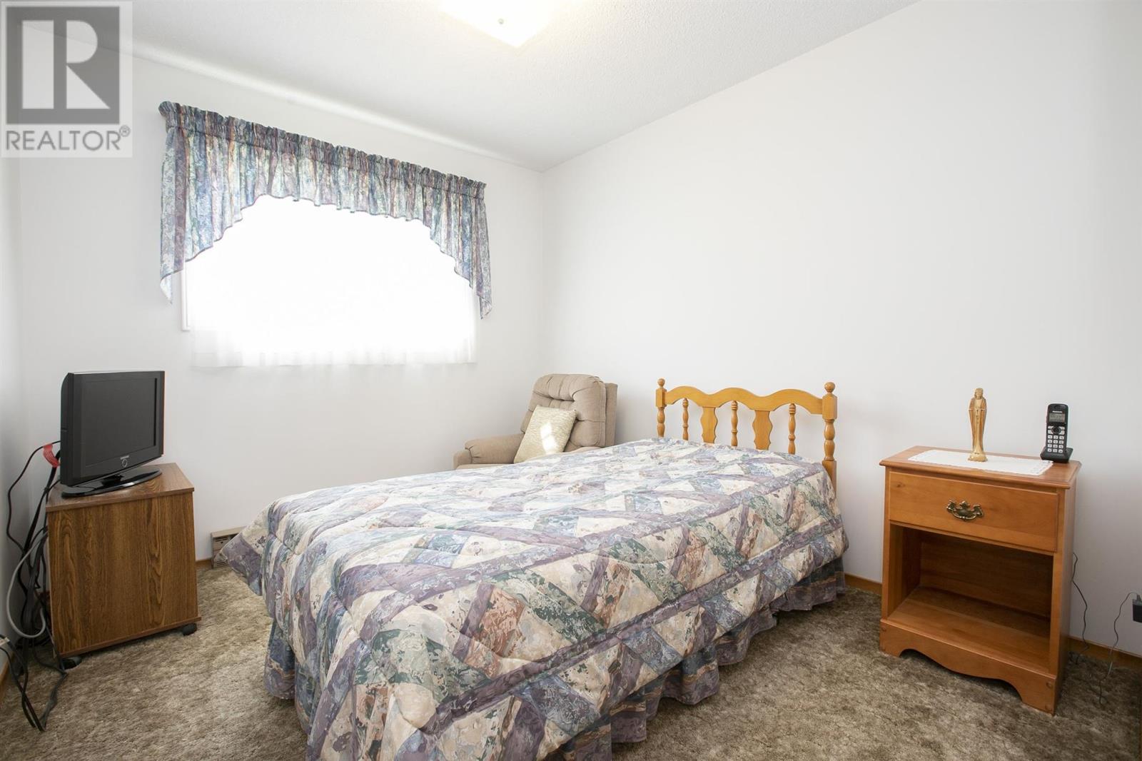 2134 Queen ST - 35
