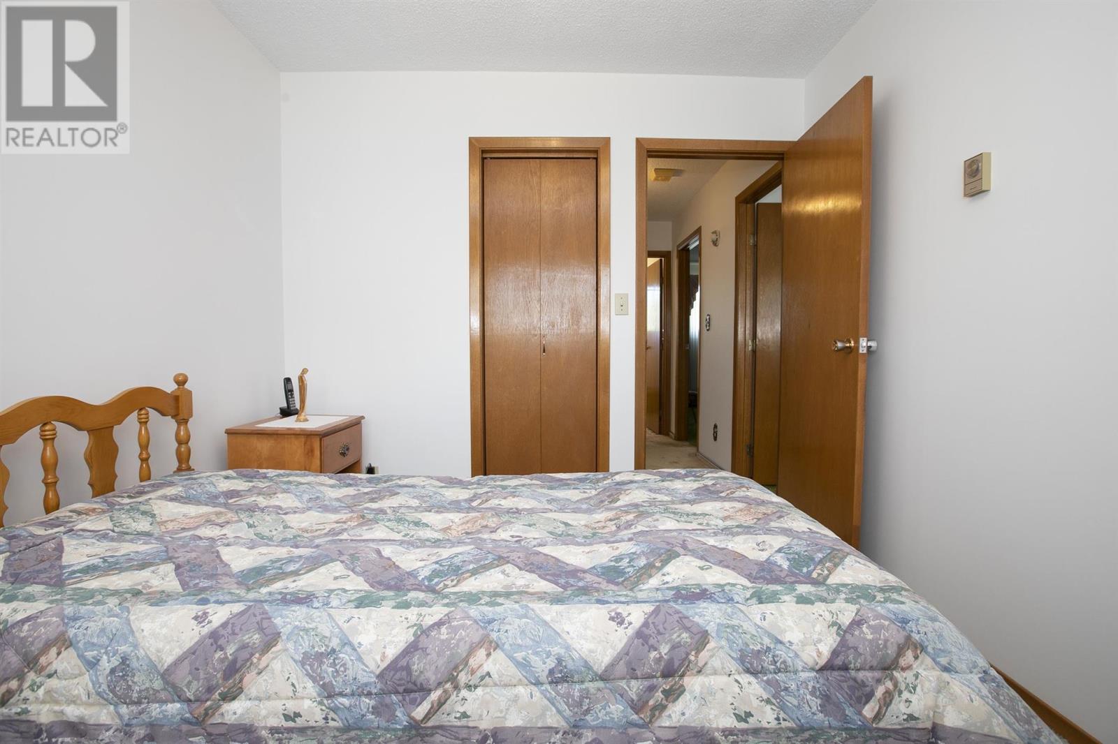 2134 Queen ST - 36