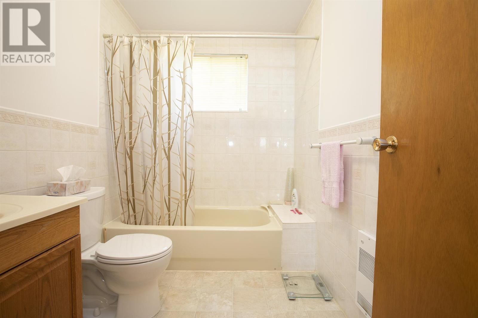 2134 Queen ST - 43