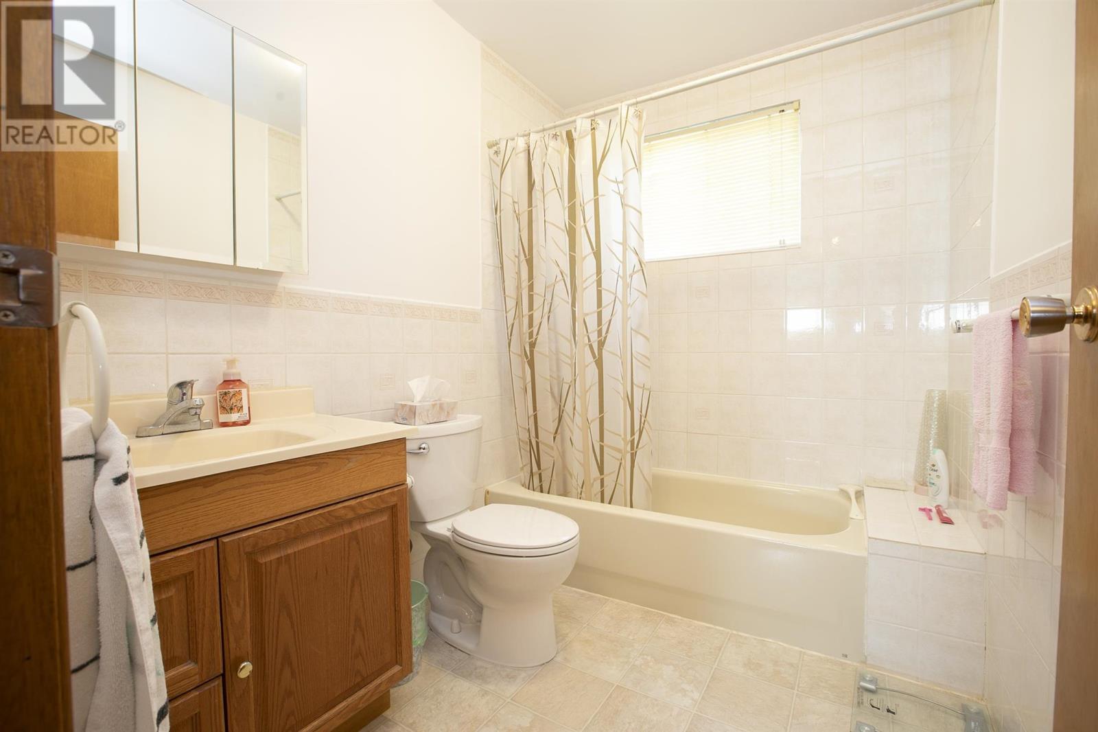 2134 Queen ST - 44