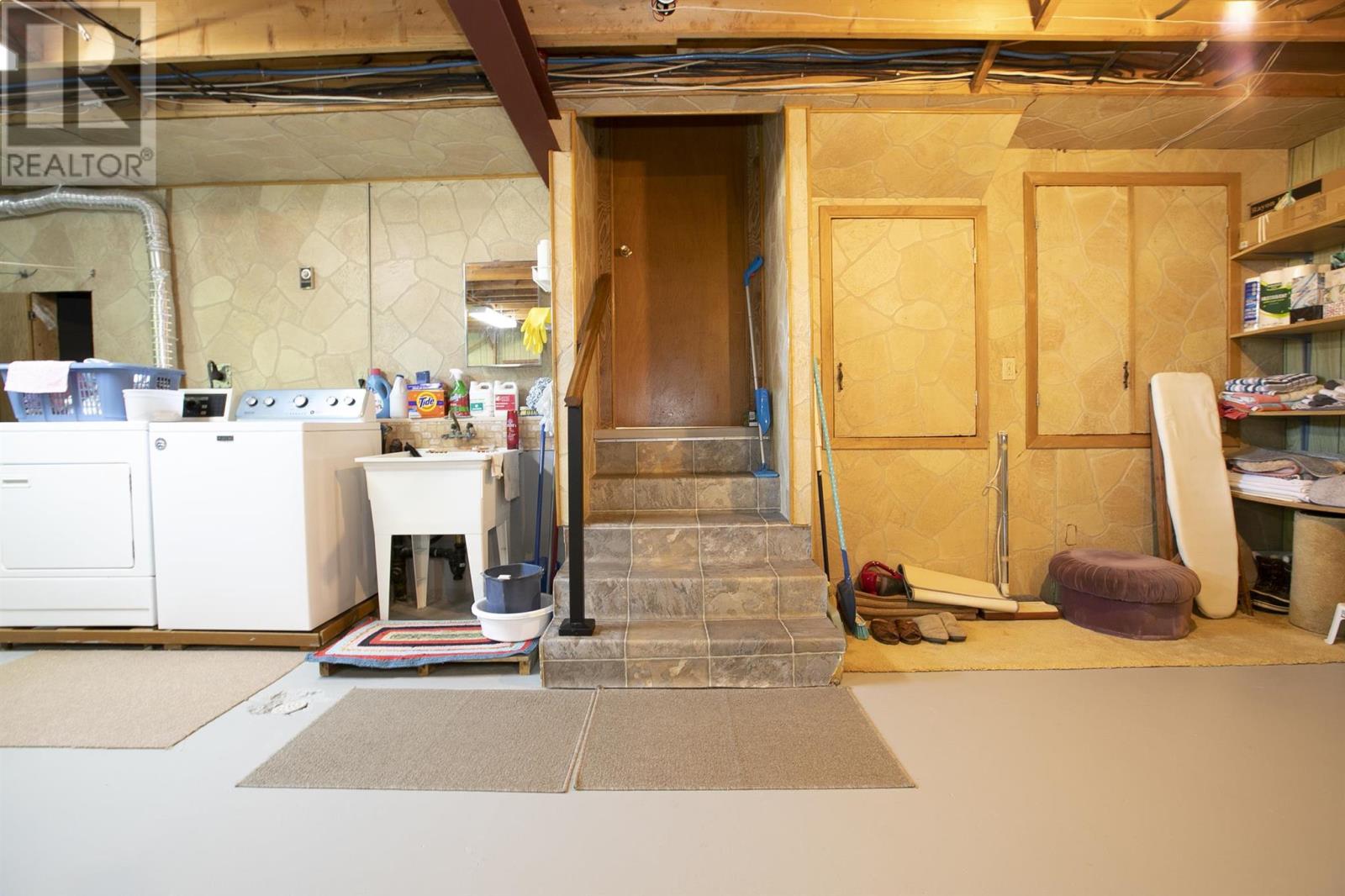 2134 Queen ST - 48