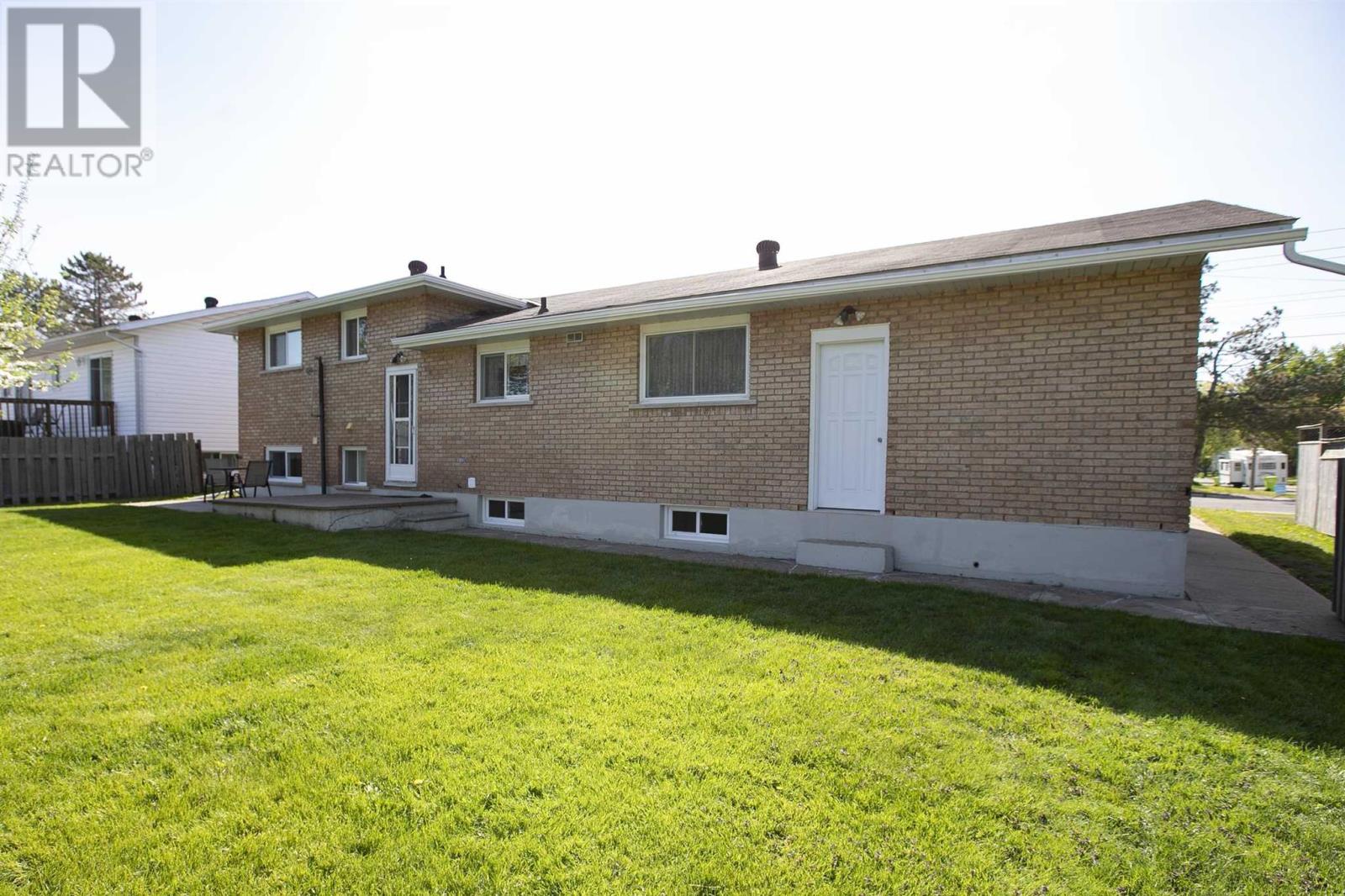 2134 Queen ST - 5