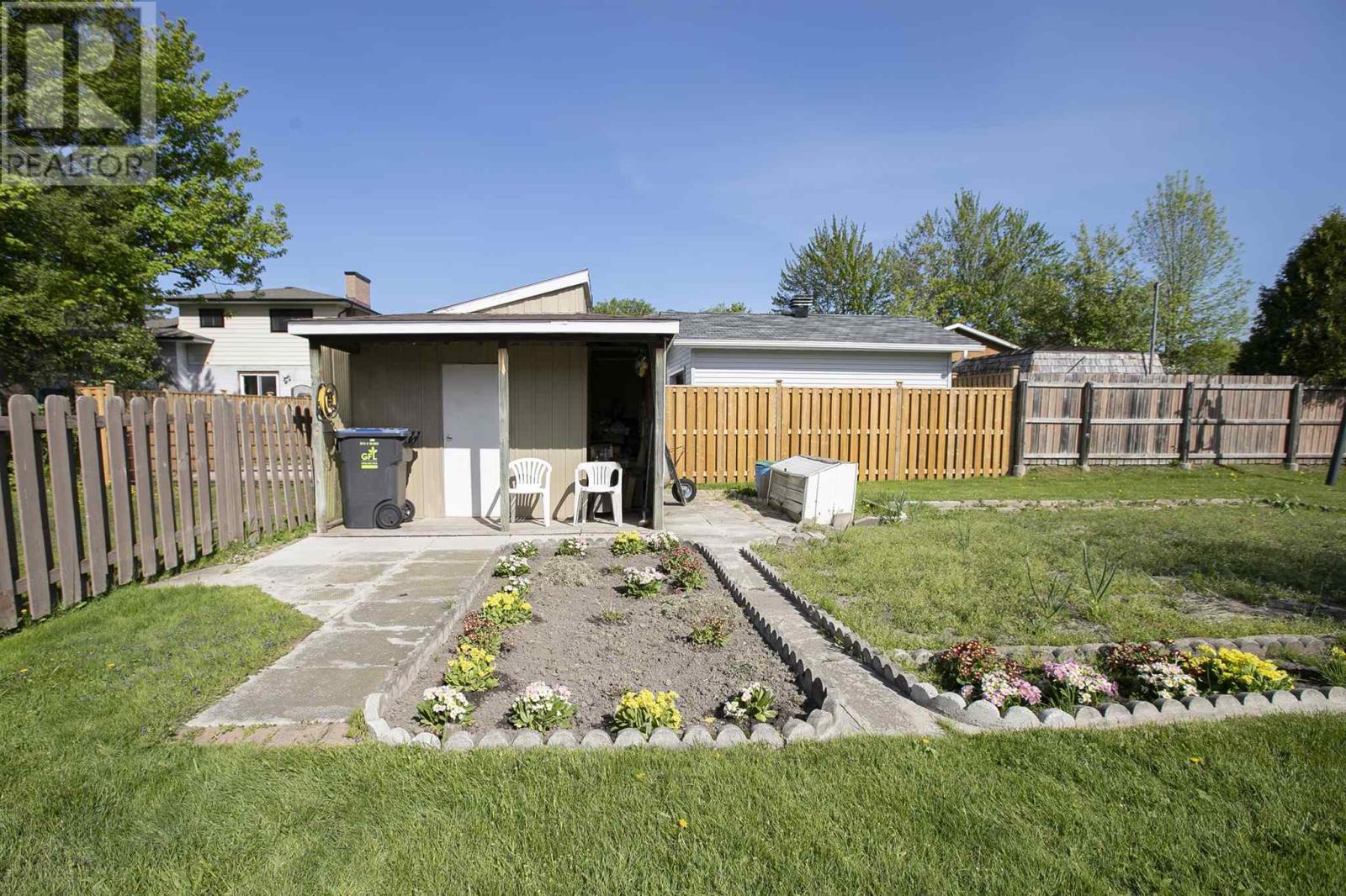 2134 Queen ST - 8
