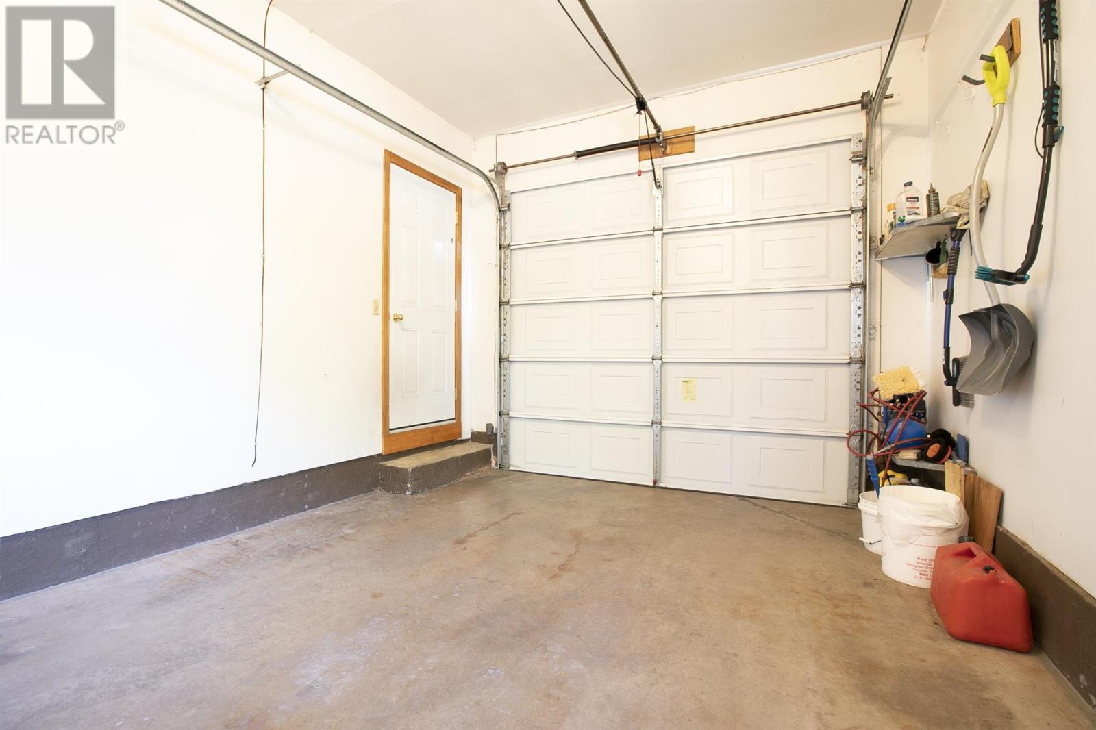 2134 Queen ST - 9