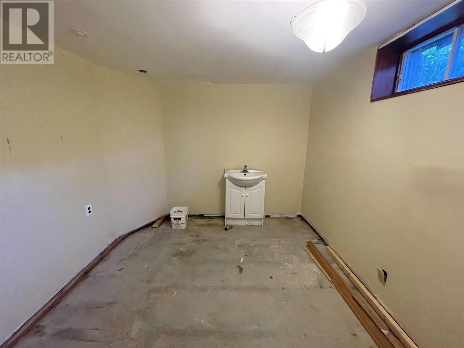174 Axmith AVE - 21