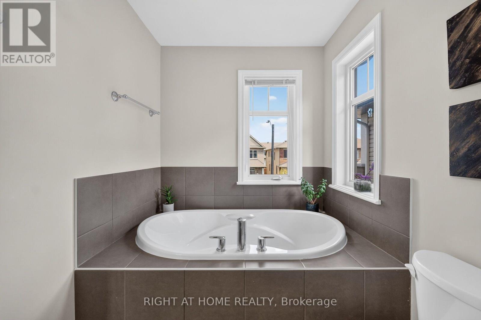 207 MARETH WAY - 27