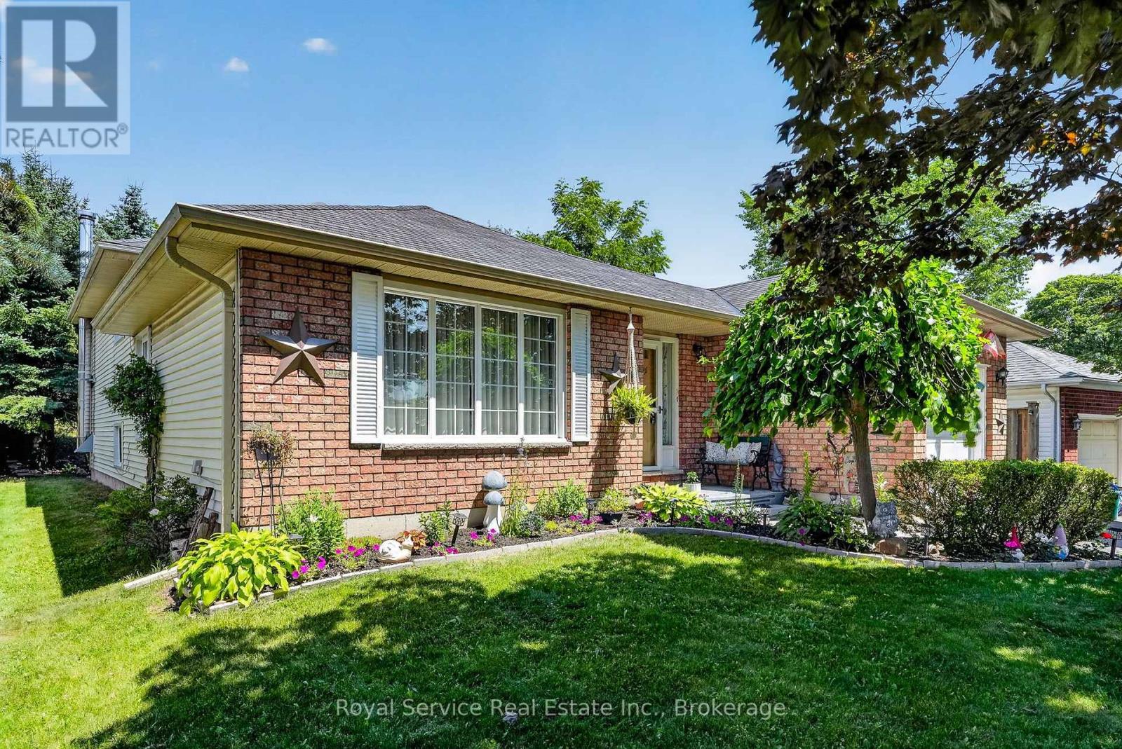 32 HEWSON DRIVE - 1