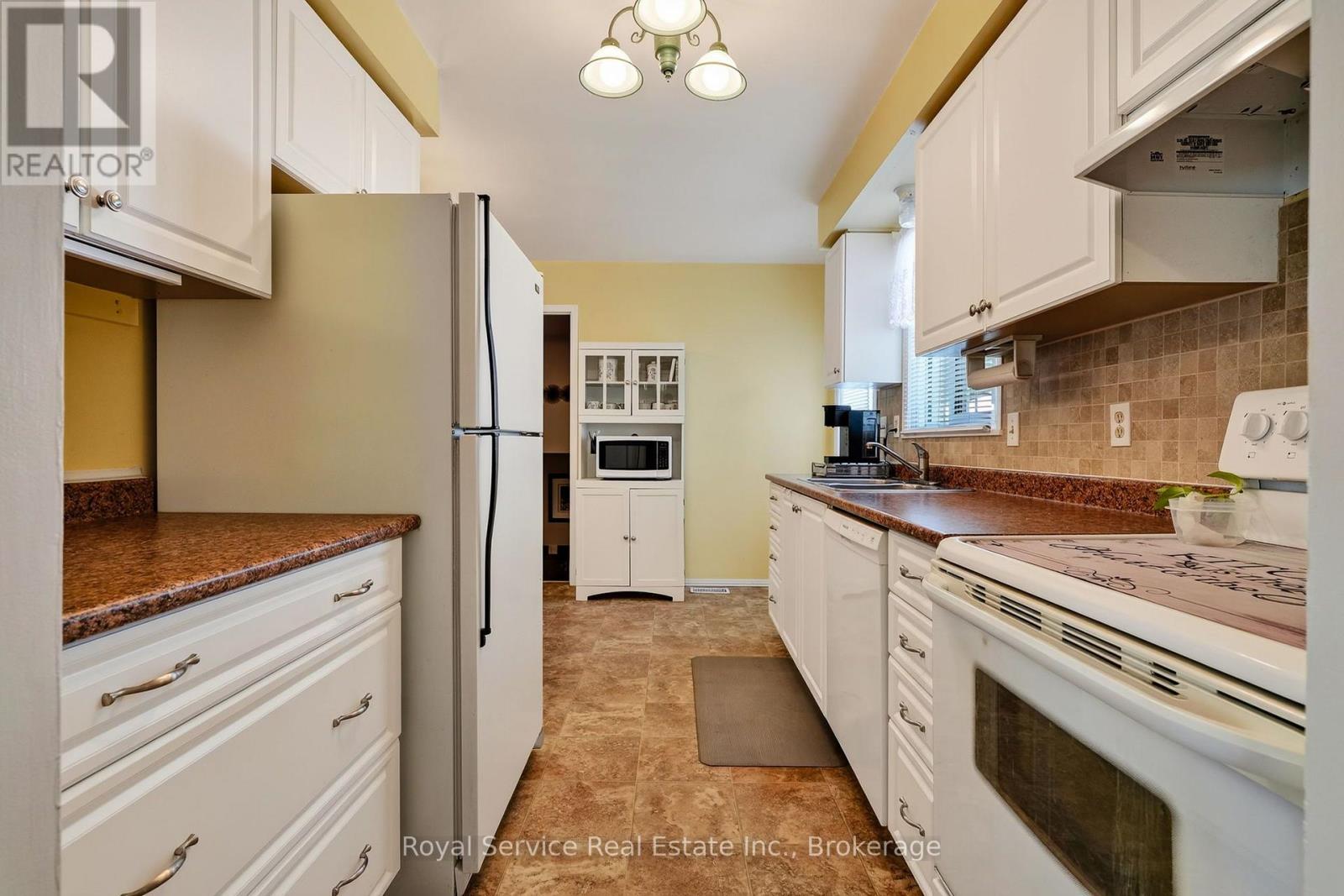 32 HEWSON DRIVE - 13